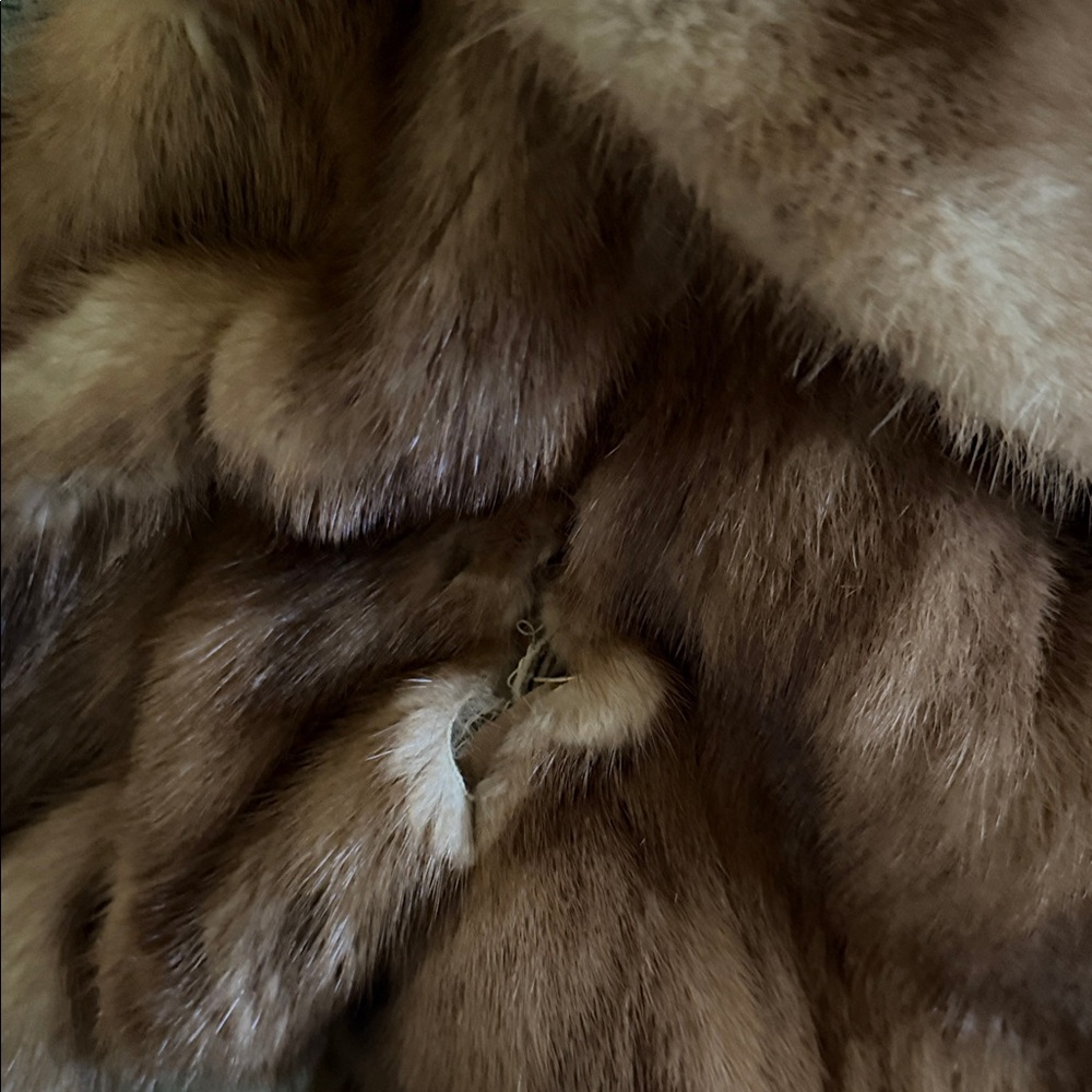 Luxurious Brown Mink Fur Coat - Picture 3 of 3